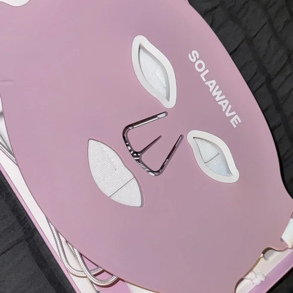 New in box SOLAWAVE Wrinkle Retreat Pro Light Therapy Face Mask - Pink - Picture 2 of 4